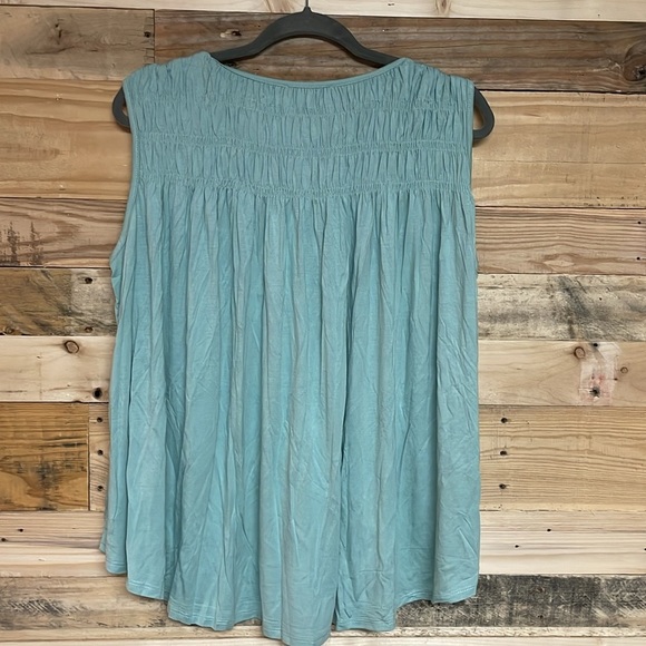Allie Rose size M Sage Color Super Soft Sleeveless Oversized lightweight Blouse - Picture 7 of 7